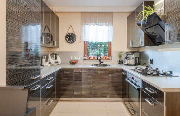 Dom z kominkiem i fotowoltaiką