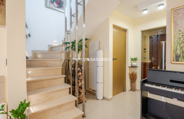 Dom z kominkiem i fotowoltaiką