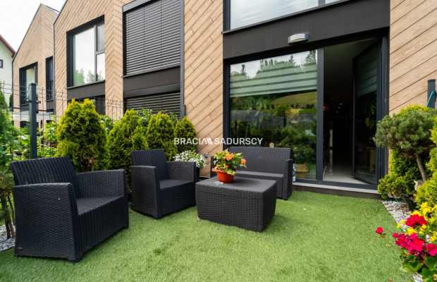 Zielona Oaza Nowoczesny Dom w Stylu Stodoły