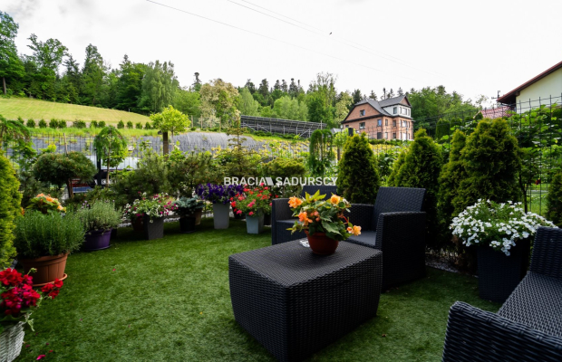 Zielona Oaza Nowoczesny Dom w Stylu Stodoły