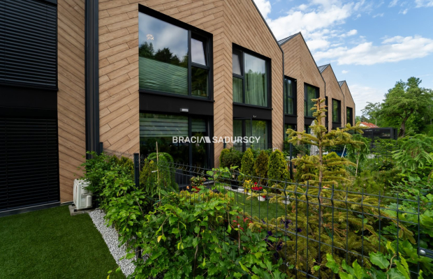 Zielona Oaza Nowoczesny Dom w Stylu Stodoły