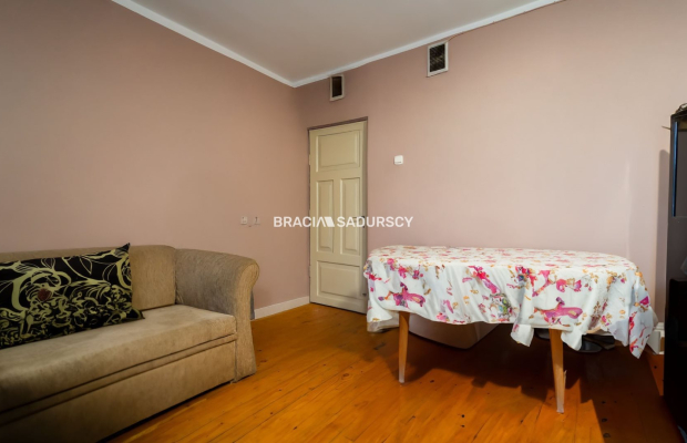 Duża działka z domem do remontu 