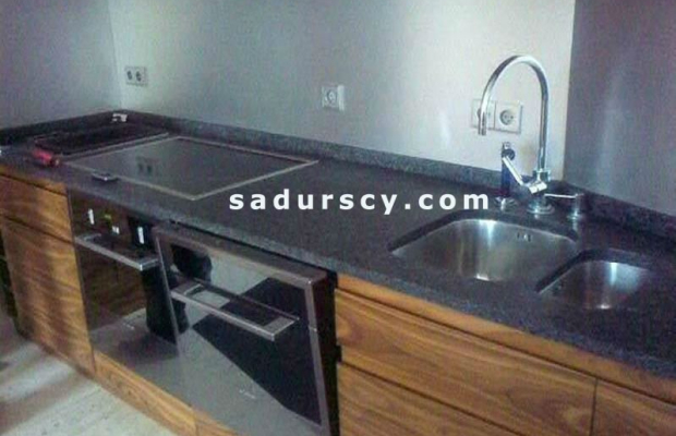 Dom 440m 2  na własnej działce 1700m 2  w Piasecznie. Cisza, zieleń, dobra infrastruktura.   
 
 Trzy kondygnacje naziemne. Sal