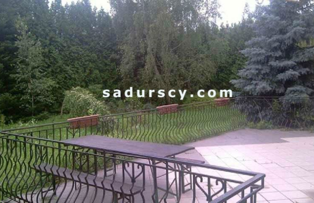 Dom 440m 2  na własnej działce 1700m 2  w Piasecznie. Cisza, zieleń, dobra infrastruktura.   
 
 Trzy kondygnacje naziemne. Sal