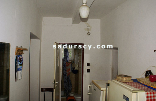 Działka 2100m2  z domem z dobudówką, razem 4 pokoje z kuchnią, łazienką, we wsi Niedźwiada Duża, ok. 15 km od Kazimierza Dolneg