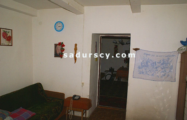 Działka 2100m2  z domem z dobudówką, razem 4 pokoje z kuchnią, łazienką, we wsi Niedźwiada Duża, ok. 15 km od Kazimierza Dolneg