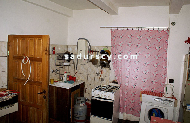 Działka 2100m2  z domem z dobudówką, razem 4 pokoje z kuchnią, łazienką, we wsi Niedźwiada Duża, ok. 15 km od Kazimierza Dolneg