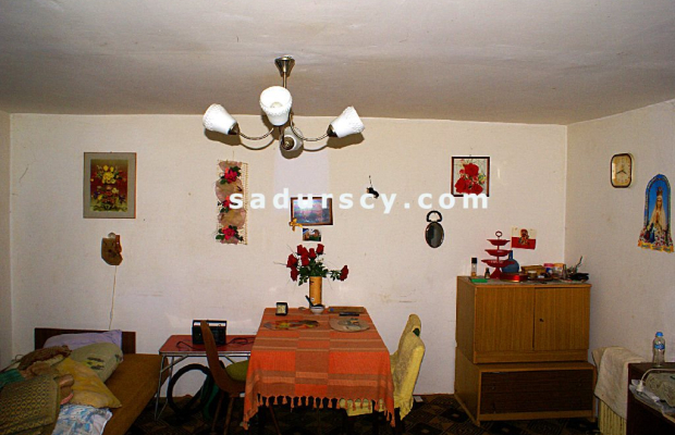 Działka 2100m2  z domem z dobudówką, razem 4 pokoje z kuchnią, łazienką, we wsi Niedźwiada Duża, ok. 15 km od Kazimierza Dolneg