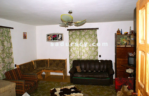 Działka 2100m2  z domem z dobudówką, razem 4 pokoje z kuchnią, łazienką, we wsi Niedźwiada Duża, ok. 15 km od Kazimierza Dolneg