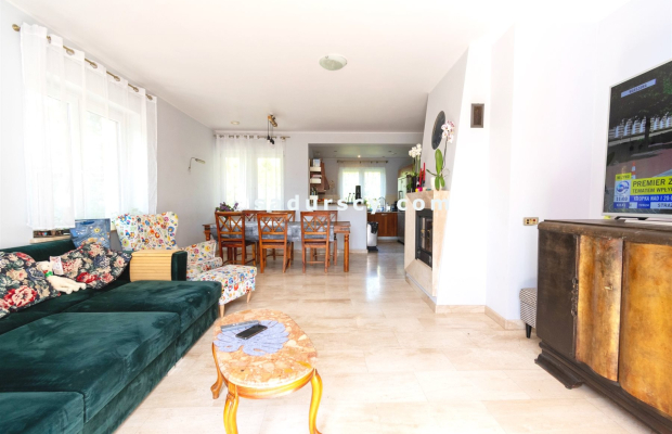 Ładny dom ok. 470m2 na działce 1500m2 w Chyliczkach, między Konstancinem i Piasecznem. Powierzchnia użytkowa parteru, poddasza,