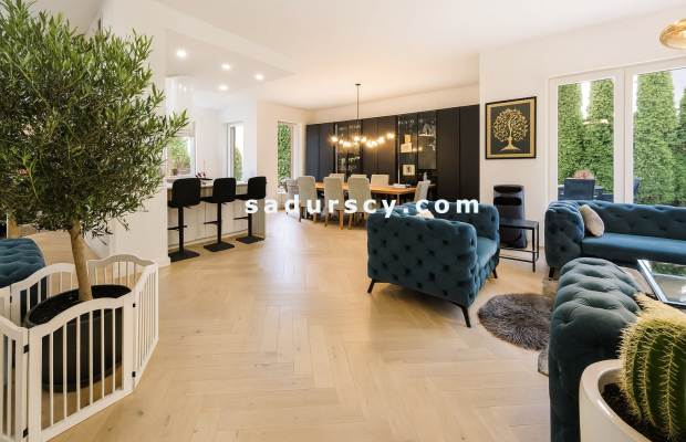 Pięknie wykończony, przestronny, skrajny dom szeregowy 285m2 na działce 358m2 w Józefosławiu, na obrzeżach Ursynowa.     
 
Now