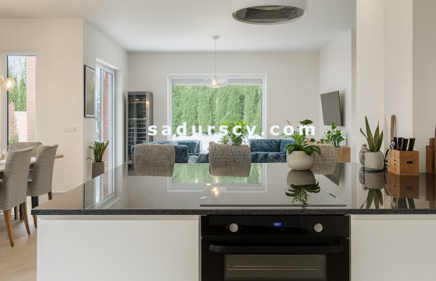 Pięknie wykończony, przestronny, skrajny dom szeregowy 285m2 na działce 358m2 w Józefosławiu, na obrzeżach Ursynowa.     
 
Now