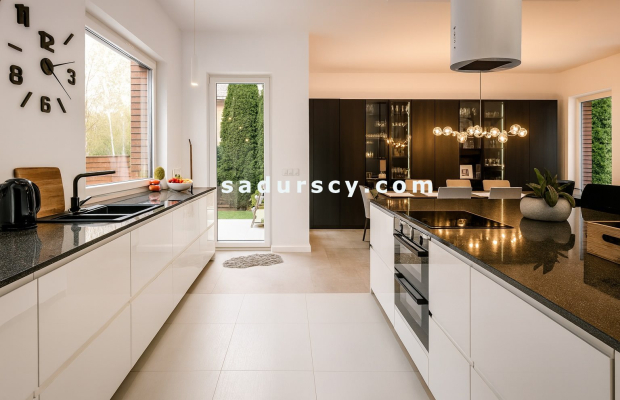 Pięknie wykończony, przestronny, skrajny dom szeregowy 285m2 na działce 358m2 w Józefosławiu, na obrzeżach Ursynowa.     
 
Now