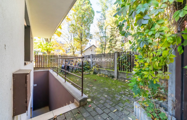 Lokal mieszkalno-usługowy w centrum.