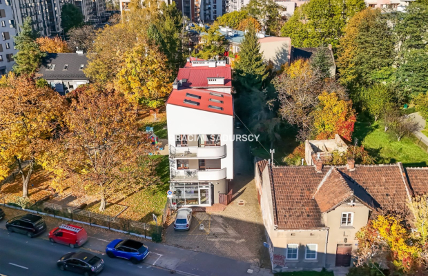 Lokal mieszkalno-usługowy w centrum.