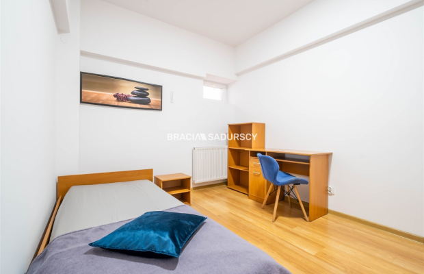 Lokal mieszkalno-usługowy w centrum.