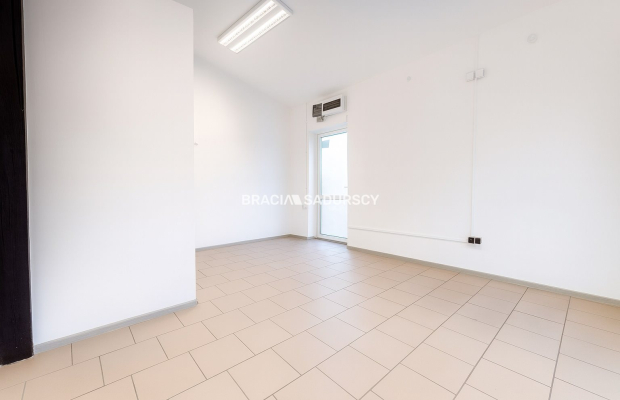 Widoczny lokal usługowy - 10m2 - obok Carrefour