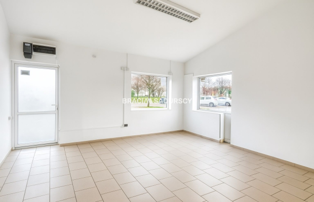 Widoczny lokal usługowy - 10m2 - obok Carrefour