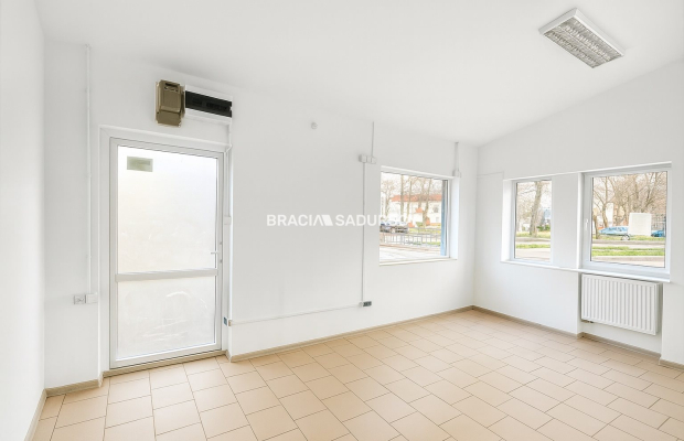 Widoczny lokal usługowy - 10m2 - obok Carrefour