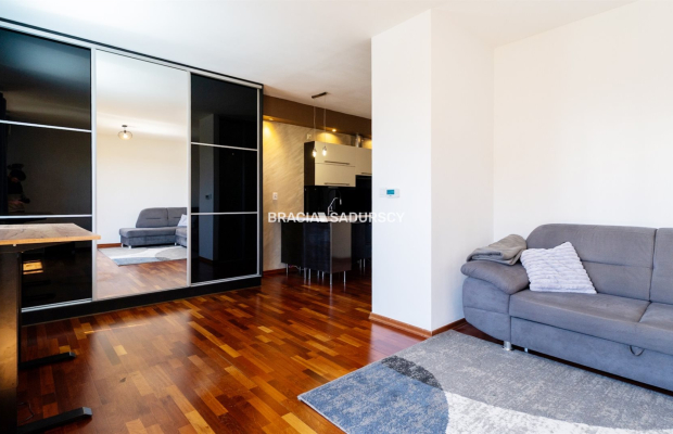 Zadbana Kawalerka z balkonem 