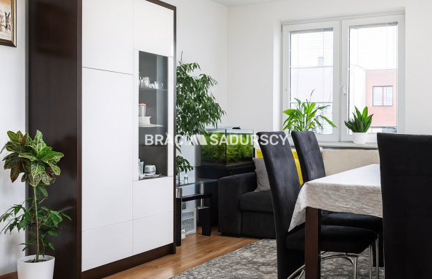 Dwupokojowe z osobną kuchnią. Ulica Felińskiego.