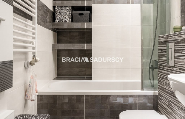 Dwupokojowe z osobną kuchnią. Ulica Felińskiego.