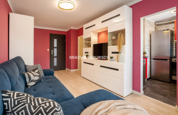 2 pokoje + osobna kuchnia, blisko tramwaj, Park