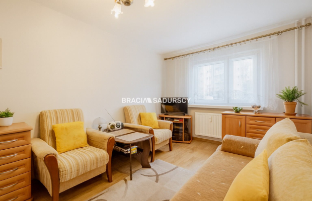 Przytulne 2 pok z osobną Kuchnią os. Oświecenia.