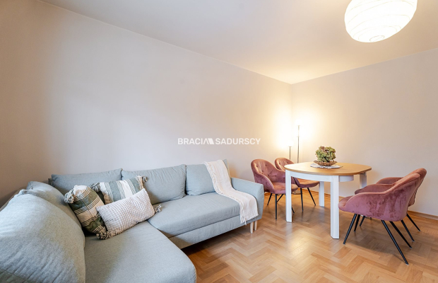 4 pok mieszkanie obok Placu Bohaterów Getta. 