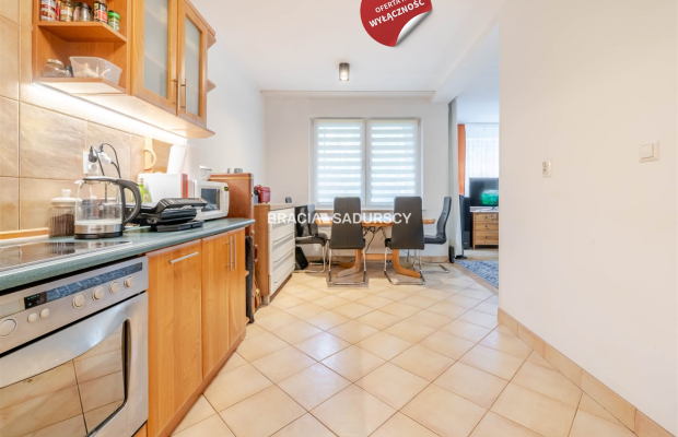 Sprzedam, duża kuchnia, 2-pok z balkonem 
