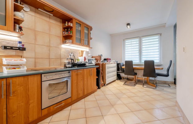 Sprzedam, duża kuchnia, 2-pok z balkonem 