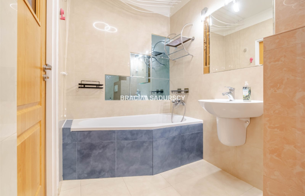 Sprzedam, duża kuchnia, 2-pok z balkonem 