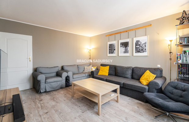 2 pok z osobną kuchnią i balkonem ul. Lipska