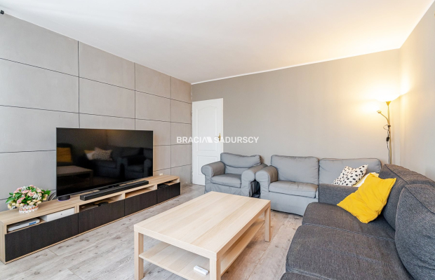 2 pok z osobną kuchnią i balkonem ul. Lipska