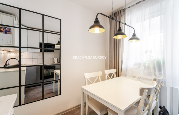 2 pok z osobną kuchnią i balkonem ul. Lipska