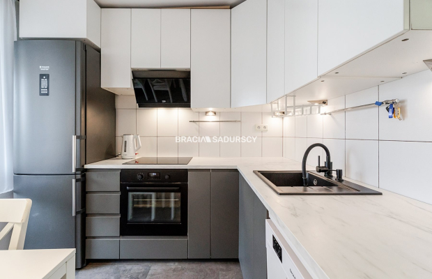 2 pok z osobną kuchnią i balkonem ul. Lipska