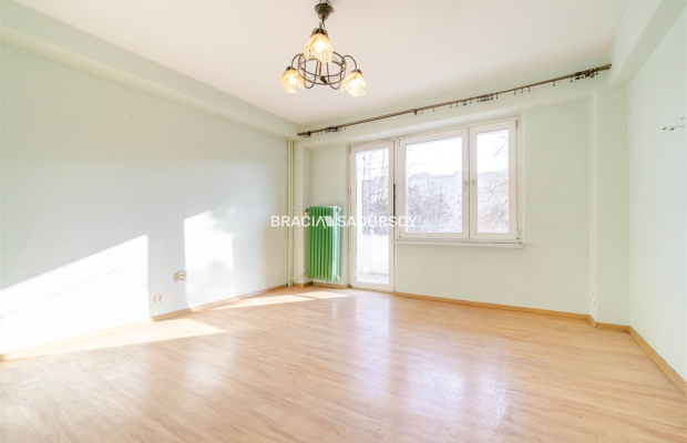 3 pok, 2 łazienki, balkon, 1 piętro, możliwy garaż