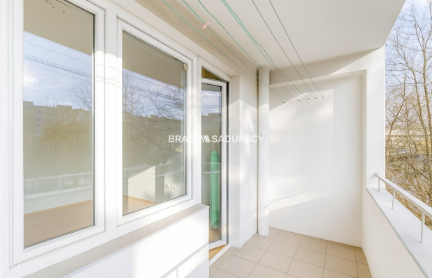 3 pok, 2 łazienki, balkon, 1 piętro, możliwy garaż