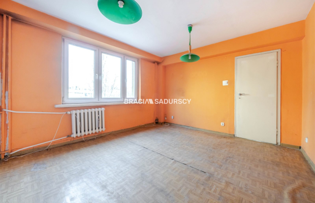 3 pok, 2 łazienki, balkon, 1 piętro, możliwy garaż