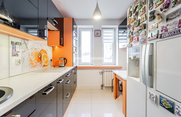 3 pokojowe mieszkanie z kuchnią 52,8m2 Centrum 