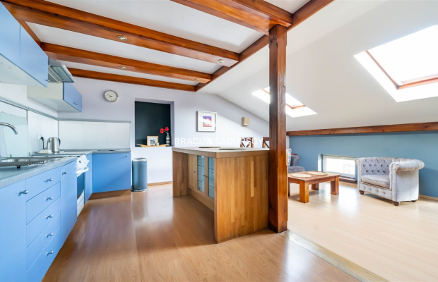 Mieszkanie w kamienicy 82 m2 stare miasto,poddasze