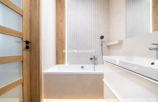 Piękne mieszkanie z widokiem na zieleń w centrum 