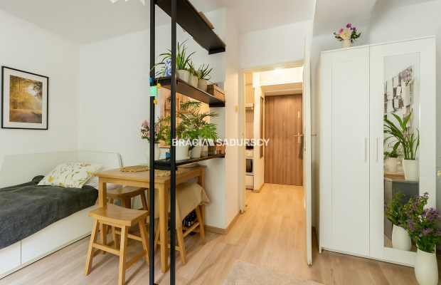 Kawalerka, okolice Ronda Grzegórzeckiego, Variette