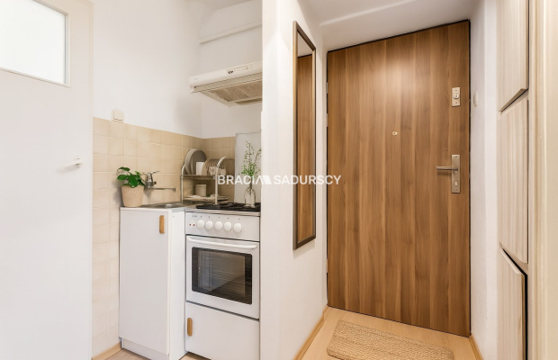 Kawalerka, okolice Ronda Grzegórzeckiego, Variette