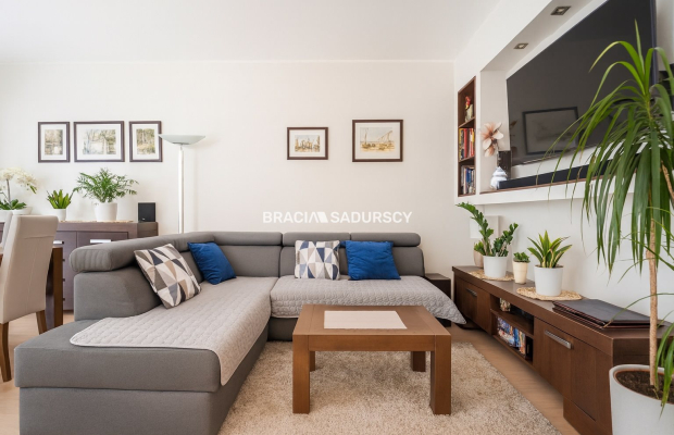 Strzeżone/77 m2/ oś. Mozarta/2 miejsca w garażu