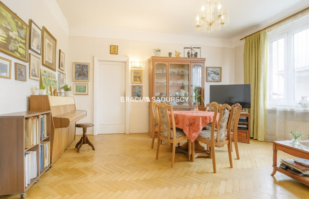 102m2, ścisłe Centrum, klimatycznie w kamienicy