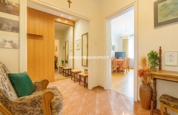 102m2, ścisłe Centrum, klimatycznie w kamienicy