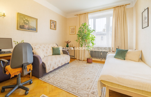 102m2, ścisłe Centrum, klimatycznie w kamienicy