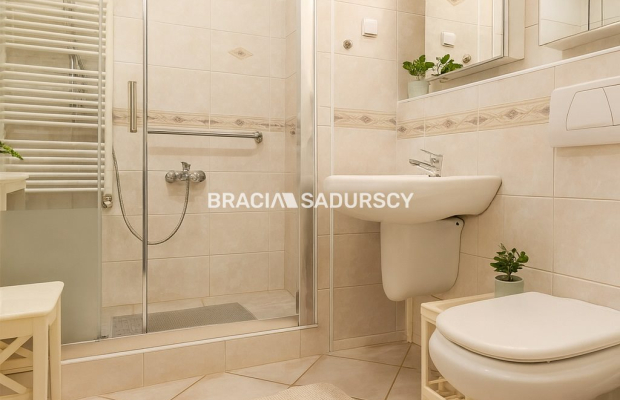 102m2, ścisłe Centrum, klimatycznie w kamienicy