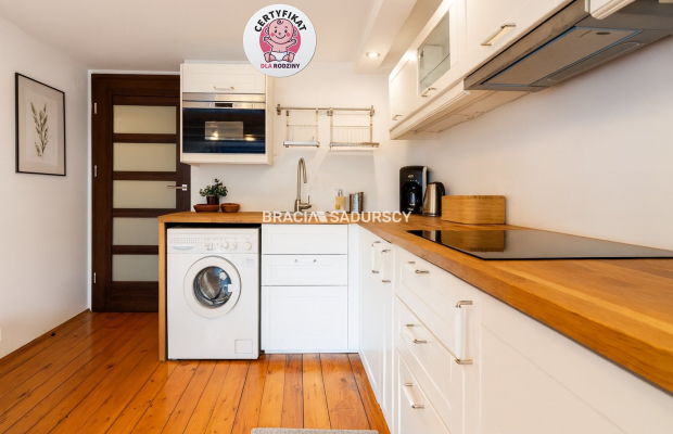 4 pokoje +2 pokoje + garaż